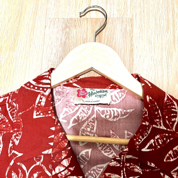 Red/White Floral Pattern Hawaiian Shirt - Picture 11 of 12